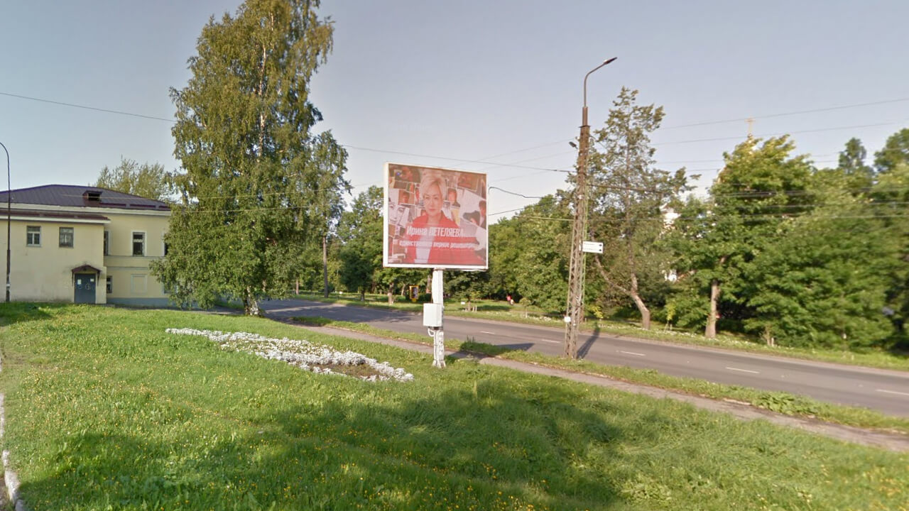 Рекламный экран-билборд у мебельного магазина Фламинго в Петрозаводске