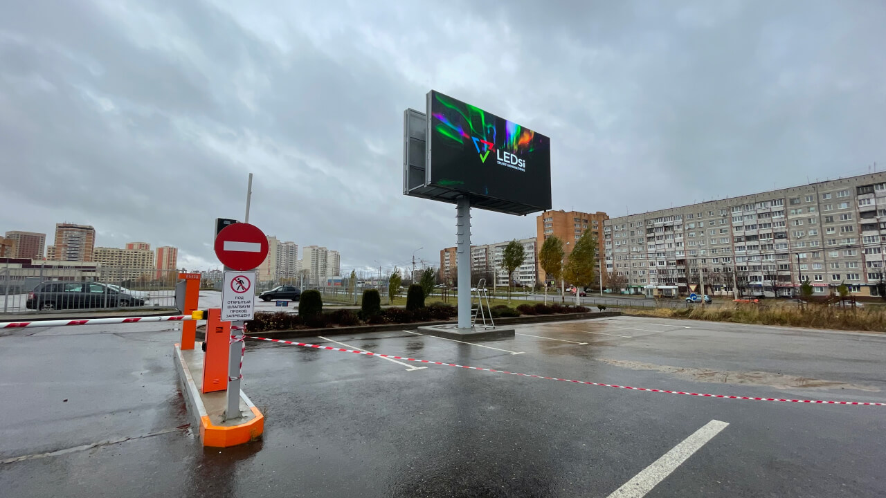 Двусторонний светодиодный экран-билборд для фитнес-клуба «Атмосфера» в Калуге