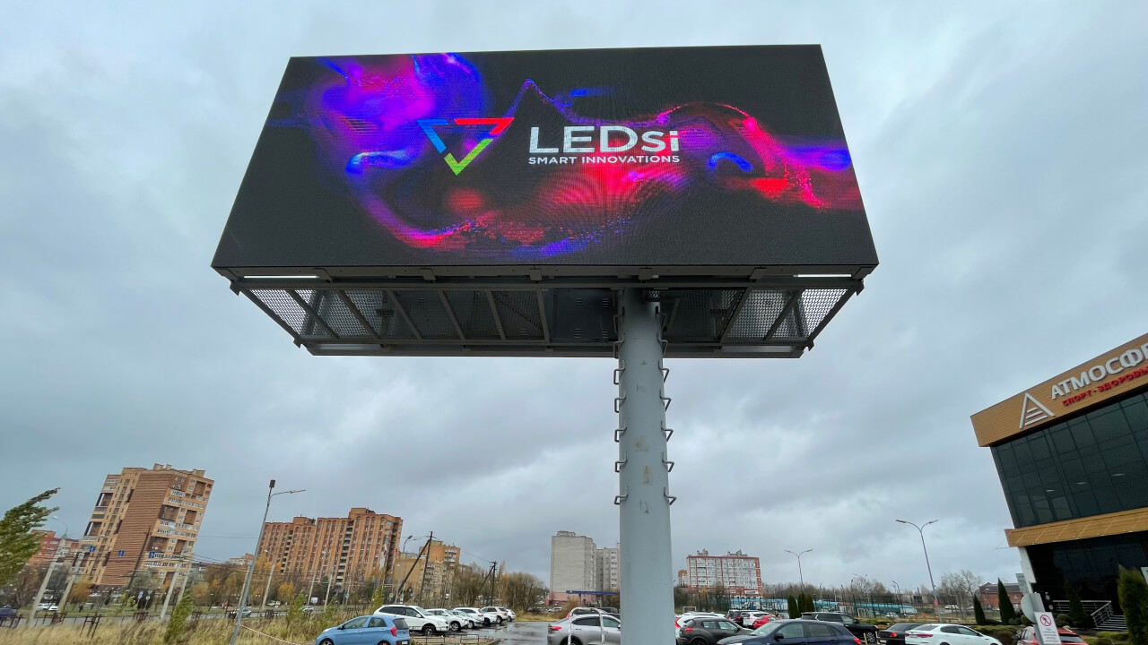 Двусторонний светодиодный экран-билборд для фитнес-клуба «Атмосфера» в Калуге