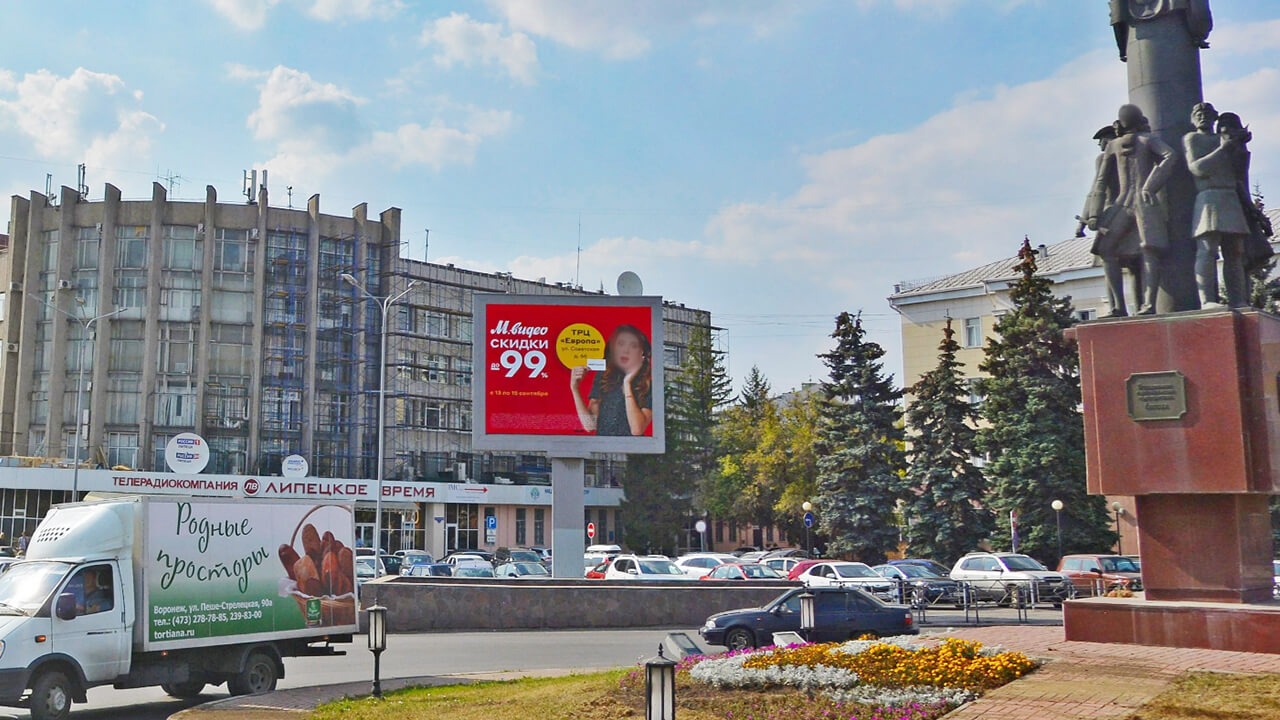 Светодиодный экран на площади Плеханова в Липецке