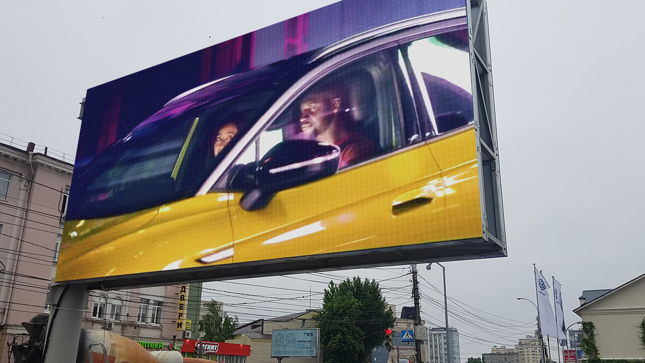 Светодиодный экран для парковки автосалона VolksWagen в Воронеже