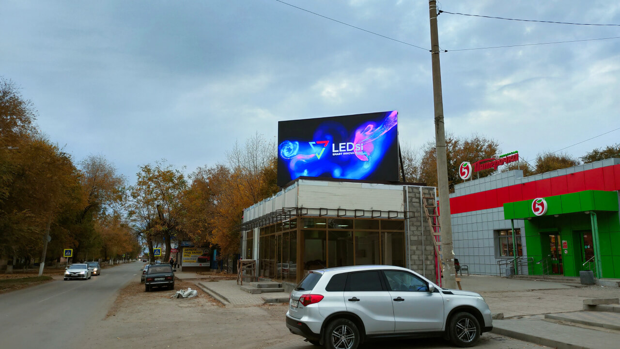 Уличный LED экран для крыши торгового павильона в Ахтубинске