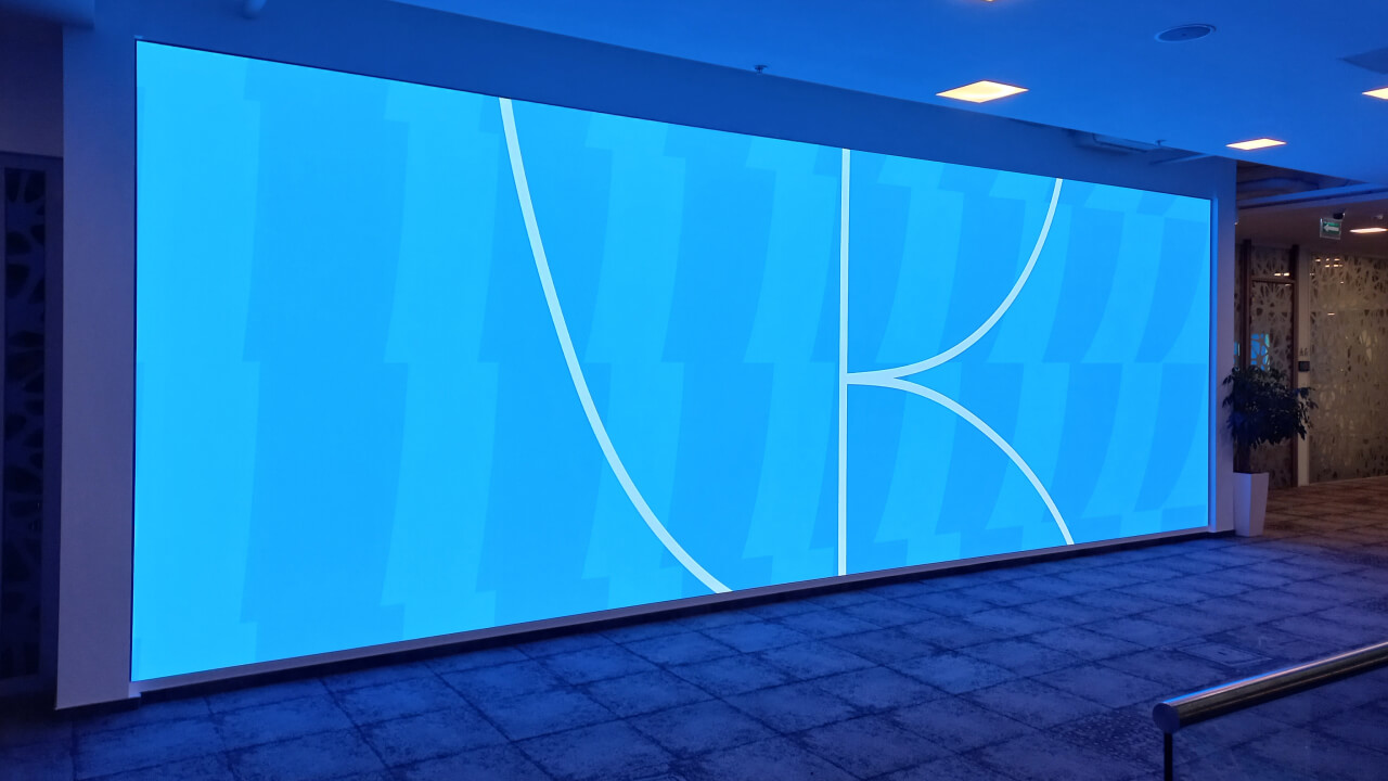Светодиодный экран для холла офисного комплекса VK