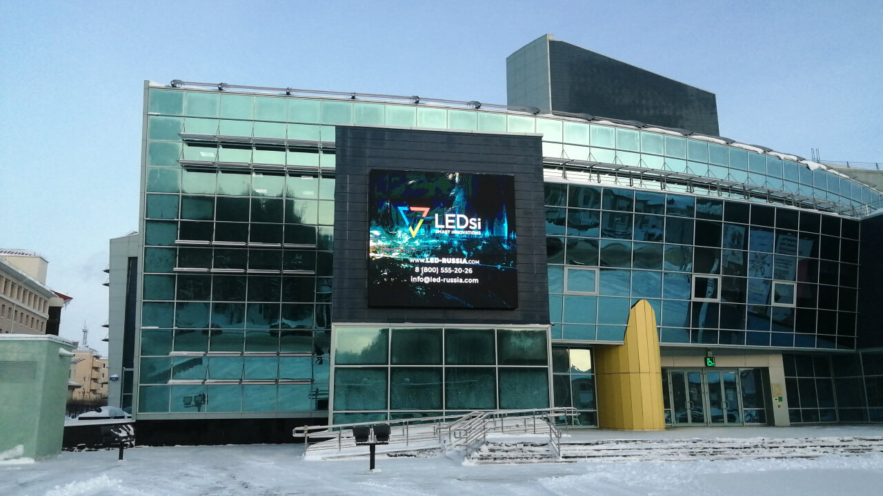 Светодиодный экран LEDsi для фасада концертного зала Югра-Классик