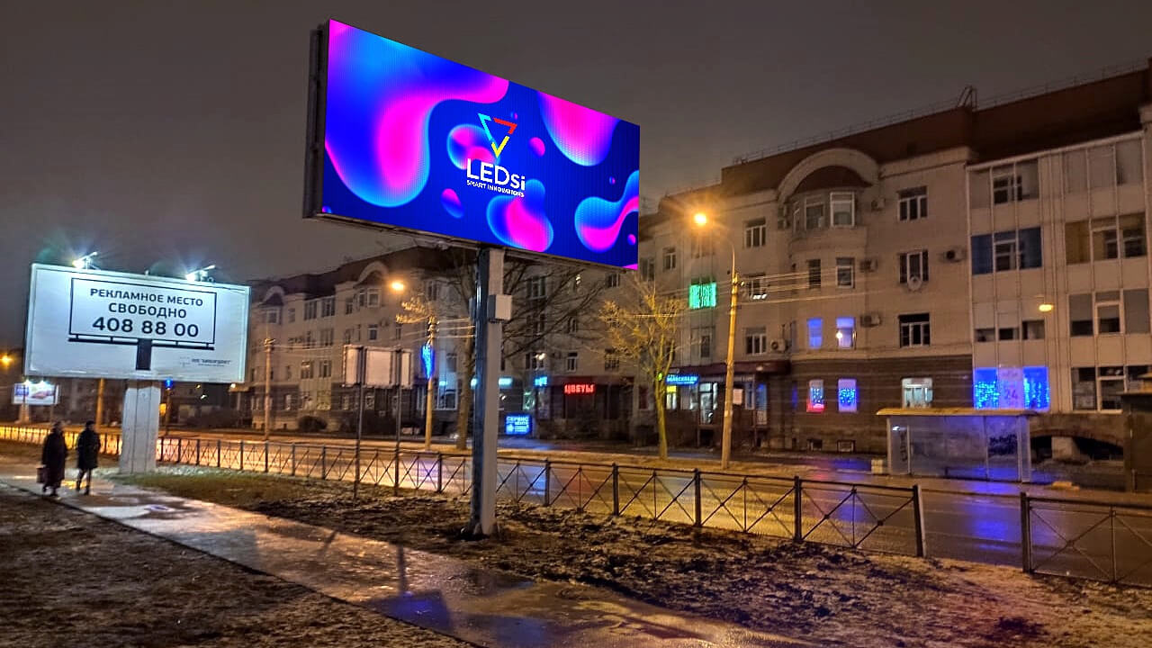 Два уличных светодиодных экрана для наружной рекламы в Колпино