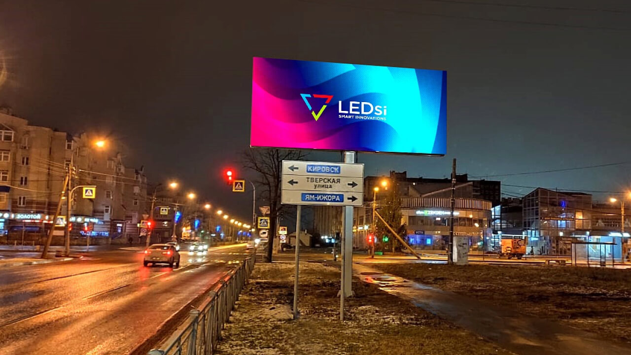 Два уличных светодиодных экрана для наружной рекламы в Колпино