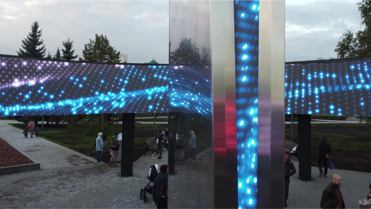 Оформление монумента «Новокузнецк — город трудовой доблести» LED экранами LEDsi