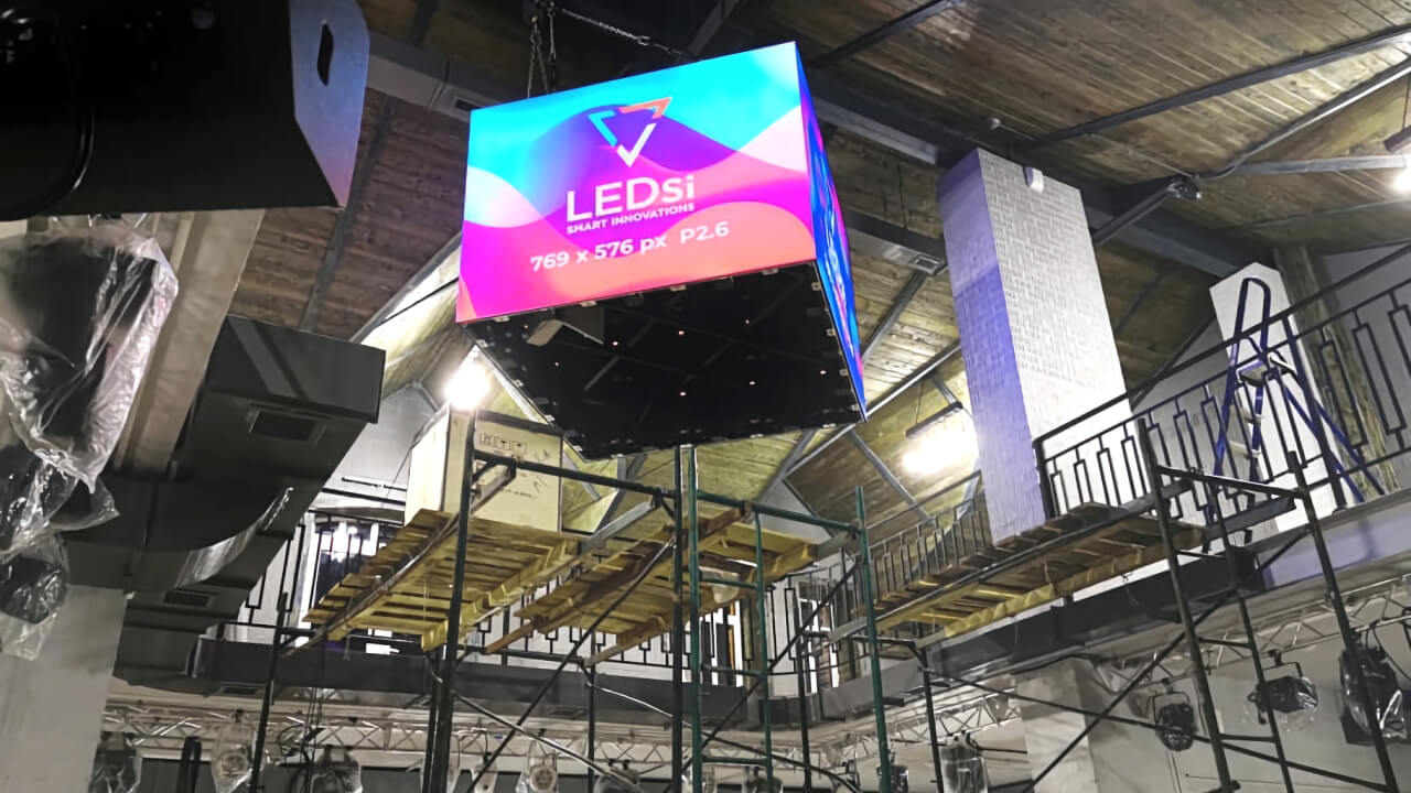 Оснащение мультимедийного ресторана «Вятское» комплексом LED экранов