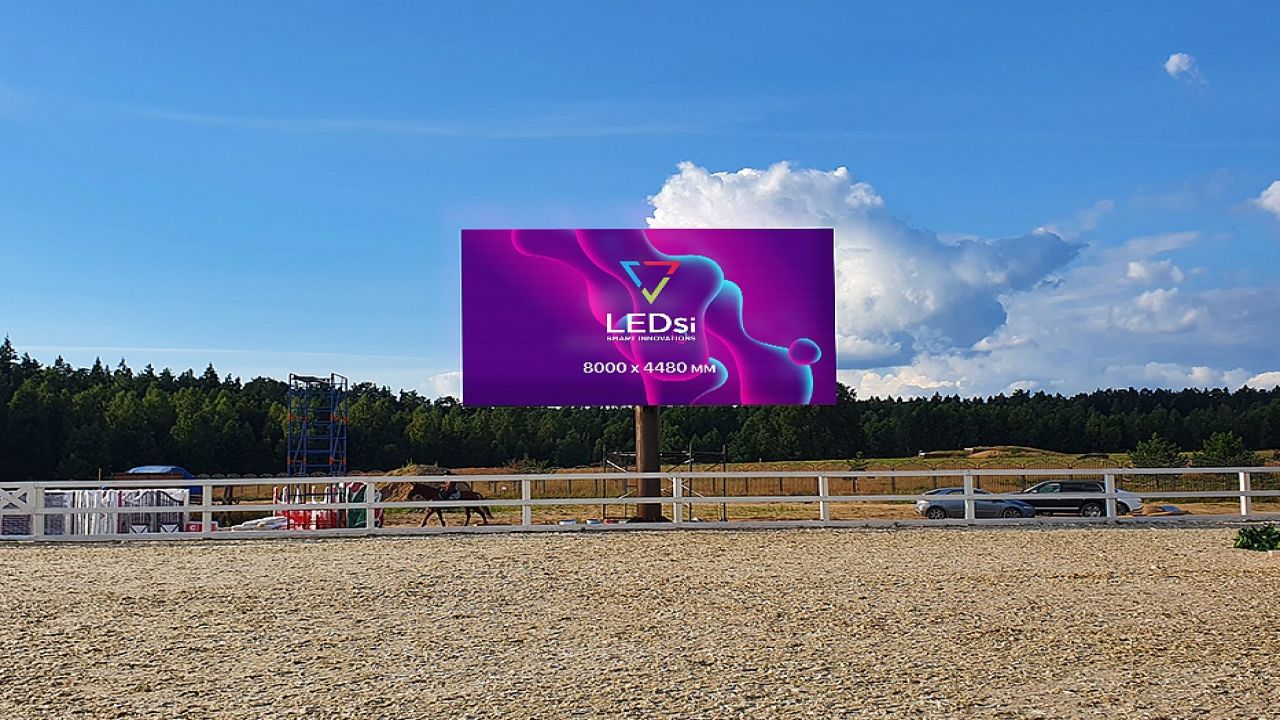 Уличный светодиодный экран для конноспортивного клуба