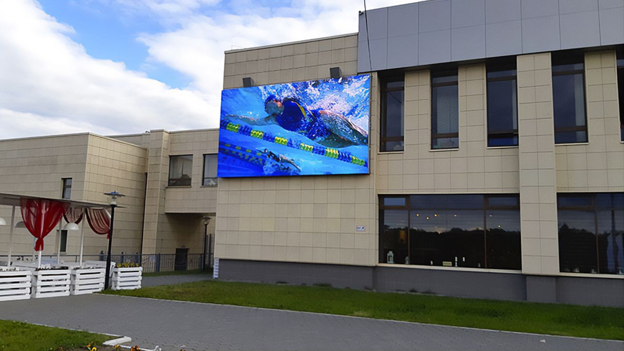 Уличный LED экран для фасада СКЦ «Рошаль»