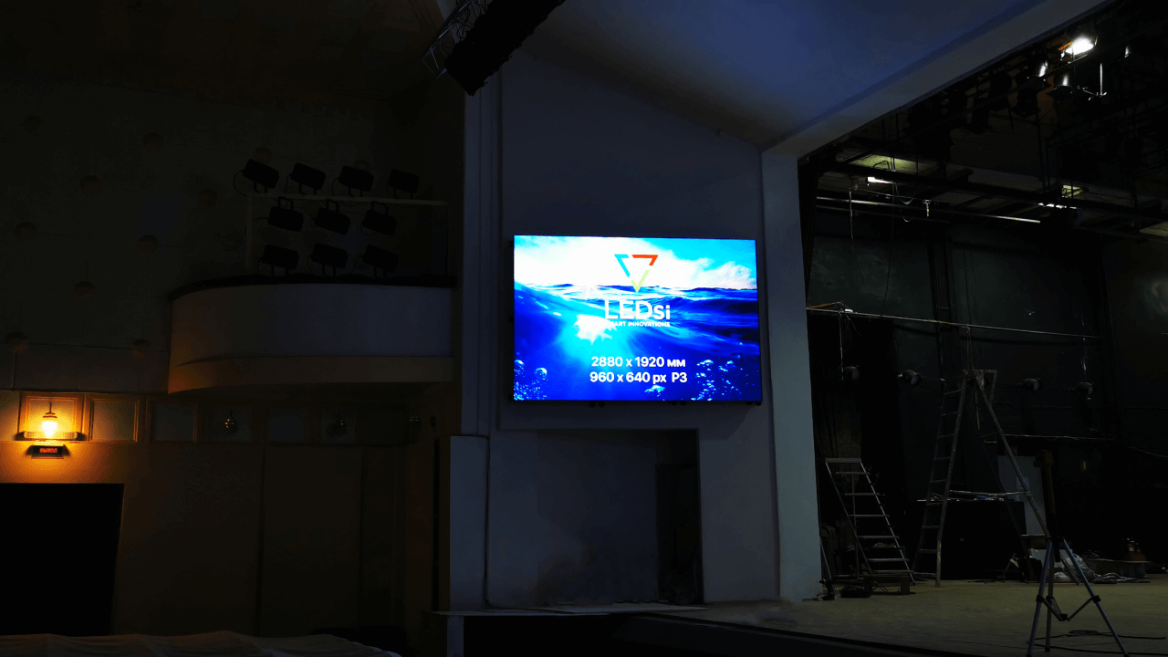 Комплекс LED экранов для сцены Центра культуры в Магадане