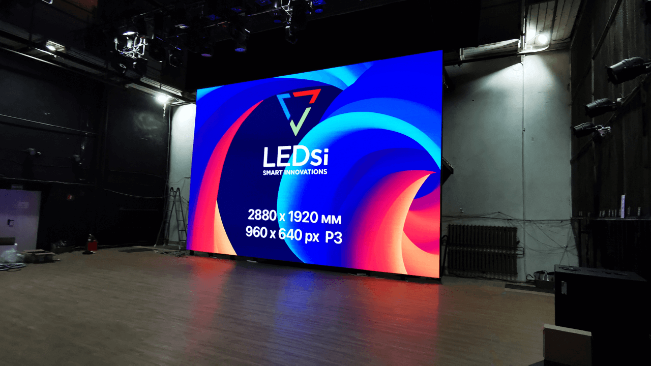 Комплекс LED экранов для сцены Центра культуры в Магадане